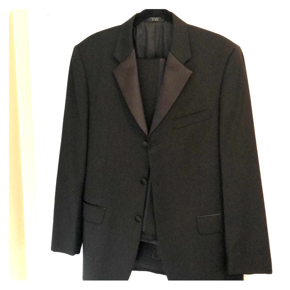 Jones Men’s tuxedo worn once 39R perfect condition